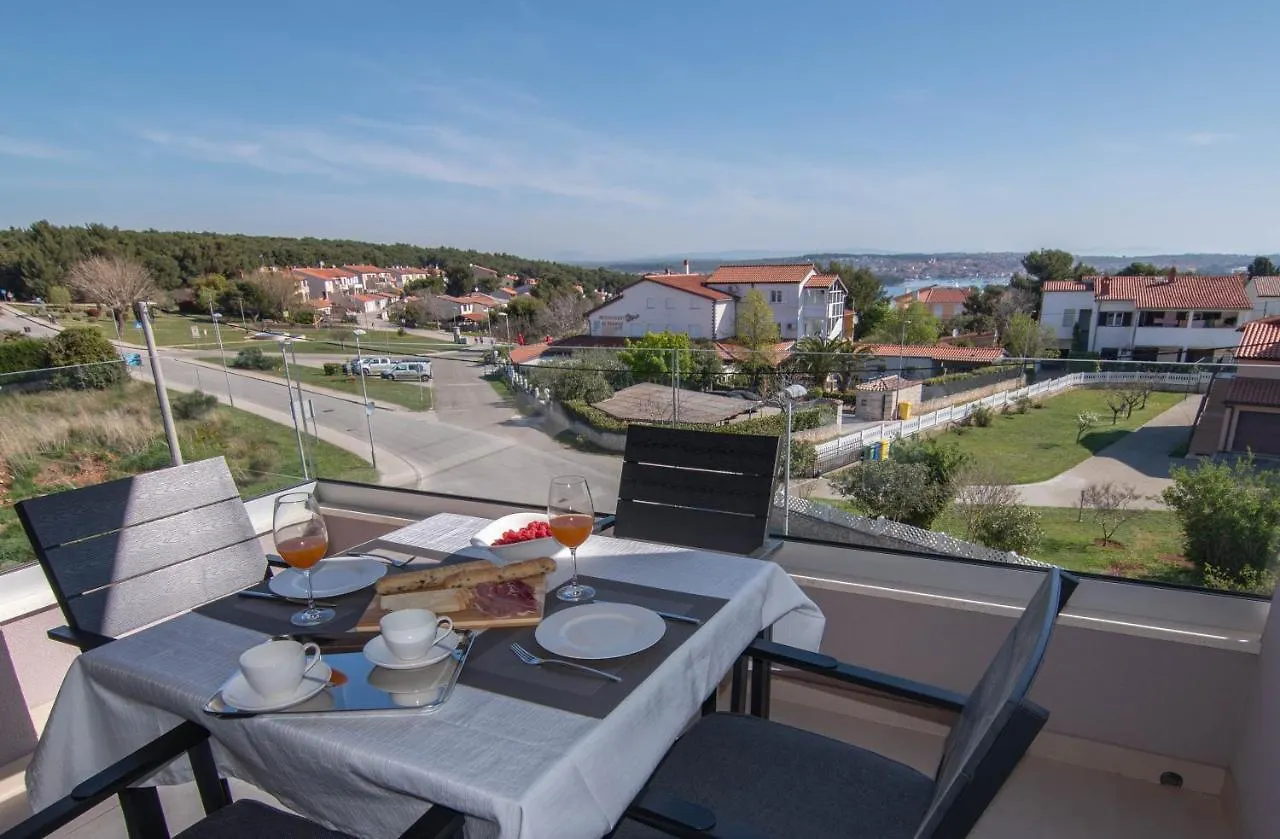 Luxury Apartment Grotta With Sea View And Swimming Pool Premantura
