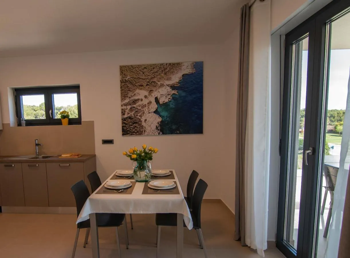 Luxury Apartment Grotta With Sea View And Swimming Pool Premantura