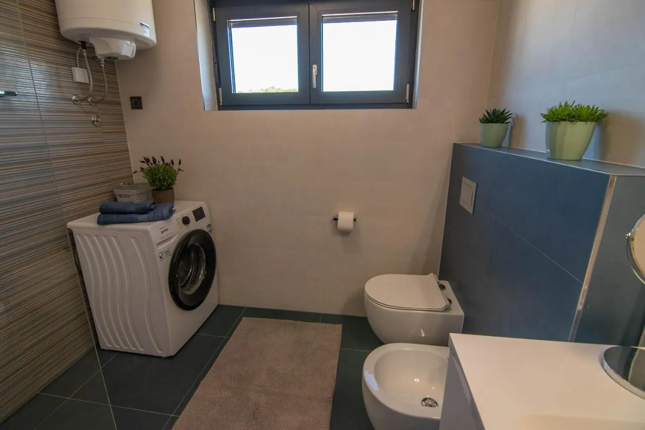 Luxury Apartment Grotta With Sea View And Swimming Pool Premantura