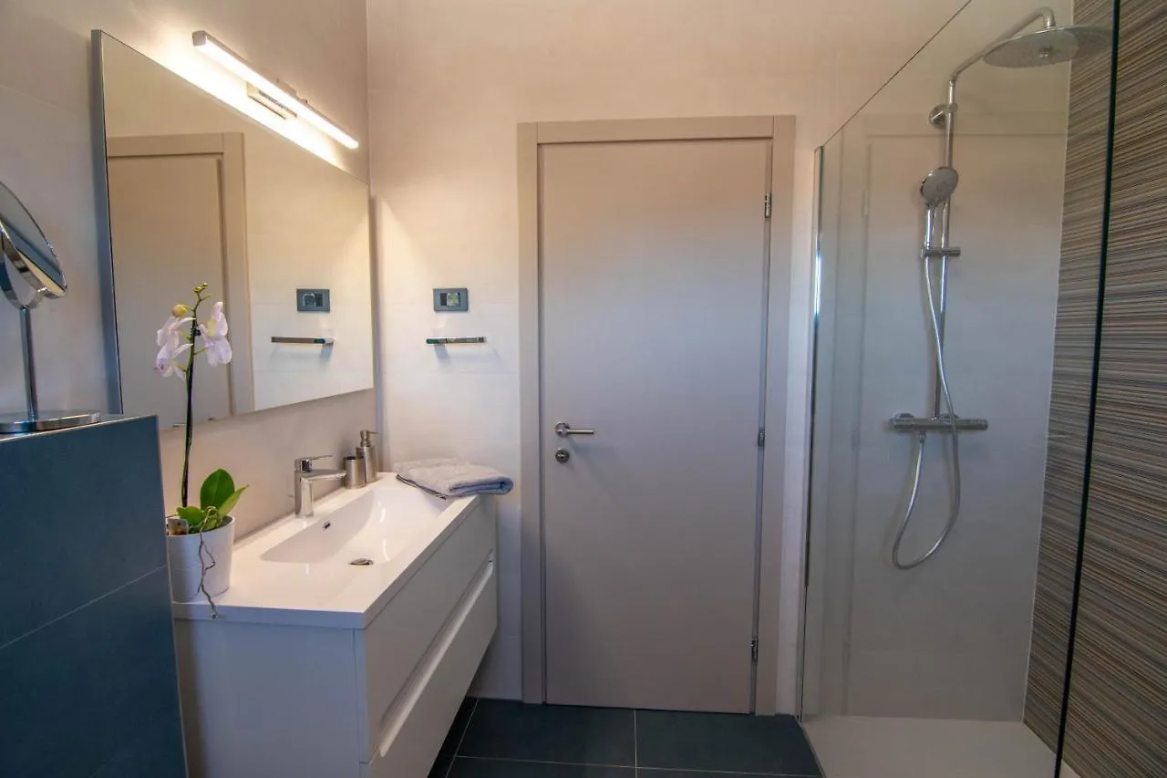 Luxury Apartment Grotta With Sea View And Swimming Pool Premantura