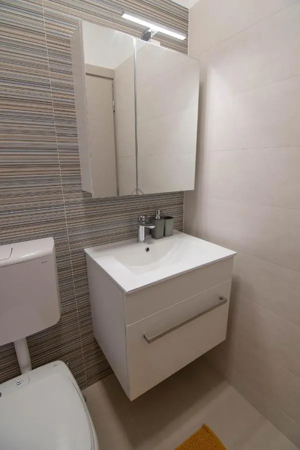Luxury Apartment Grotta With Sea View And Swimming Pool Premantura