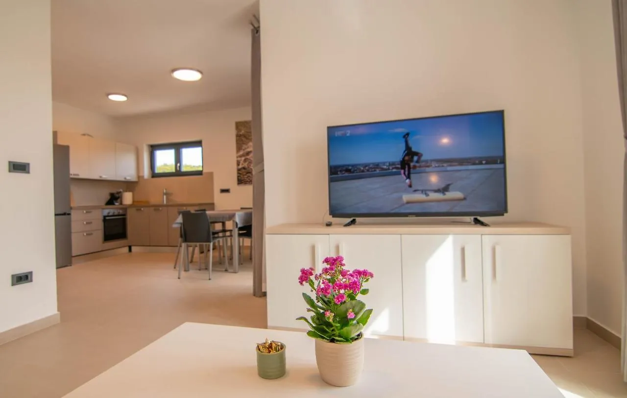 Luxury Apartment Grotta With Sea View And Swimming Pool Premantura