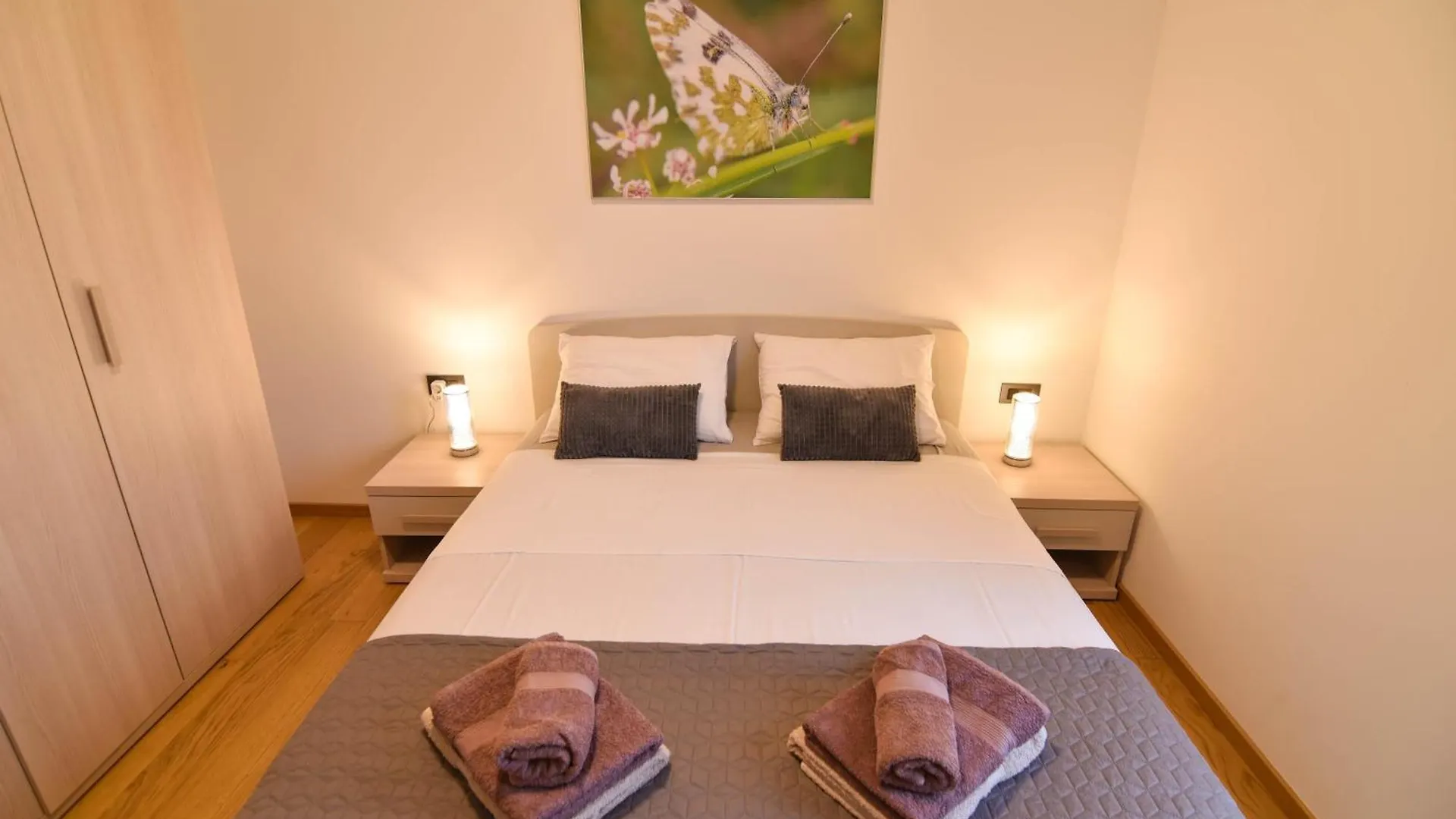 Luxury Apartment Grotta With Sea View And Swimming Pool Premantura