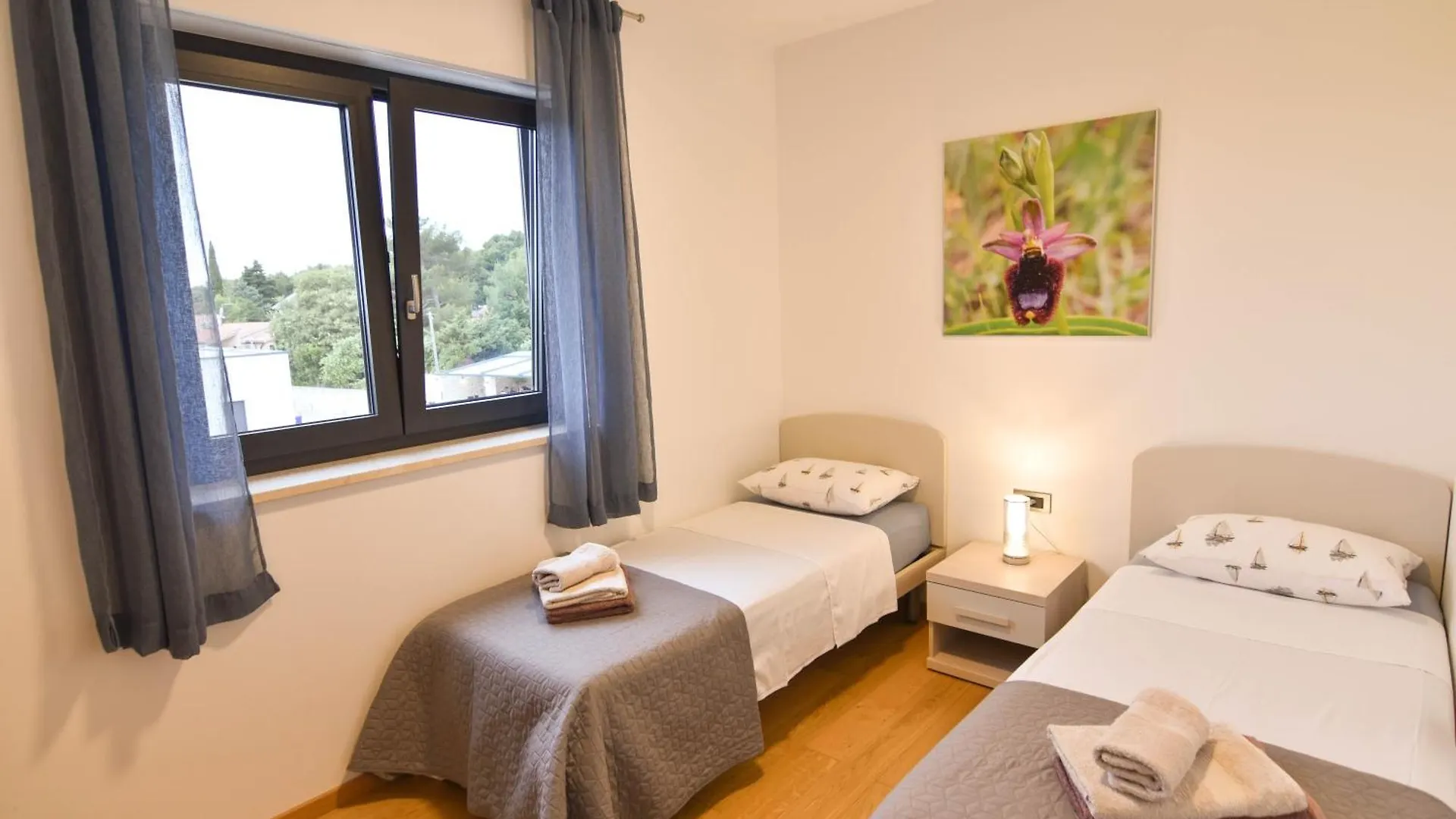 Luxury Apartment Grotta With Sea View And Swimming Pool Premantura