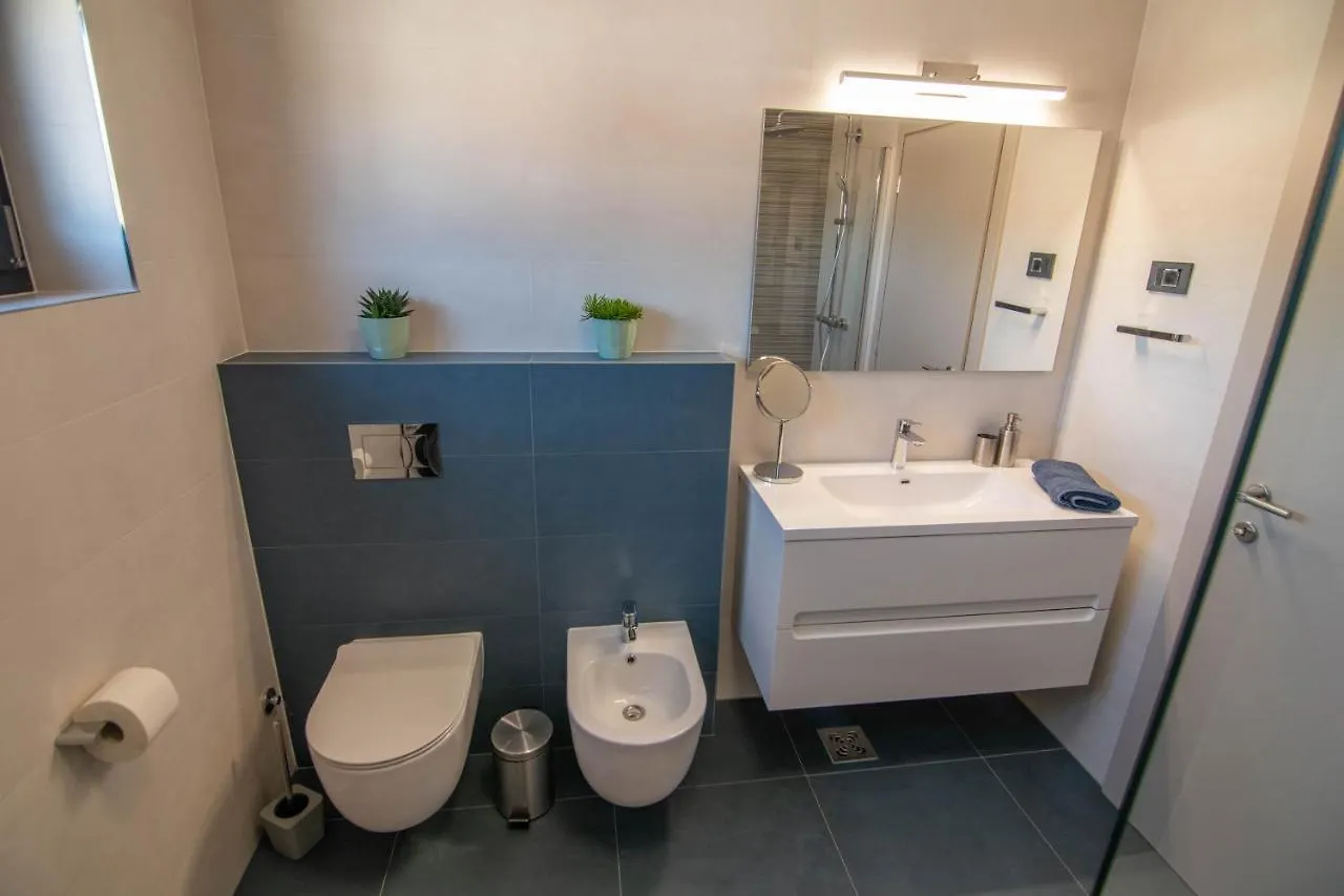 Luxury Apartment Grotta With Sea View And Swimming Pool Premantura 0*,