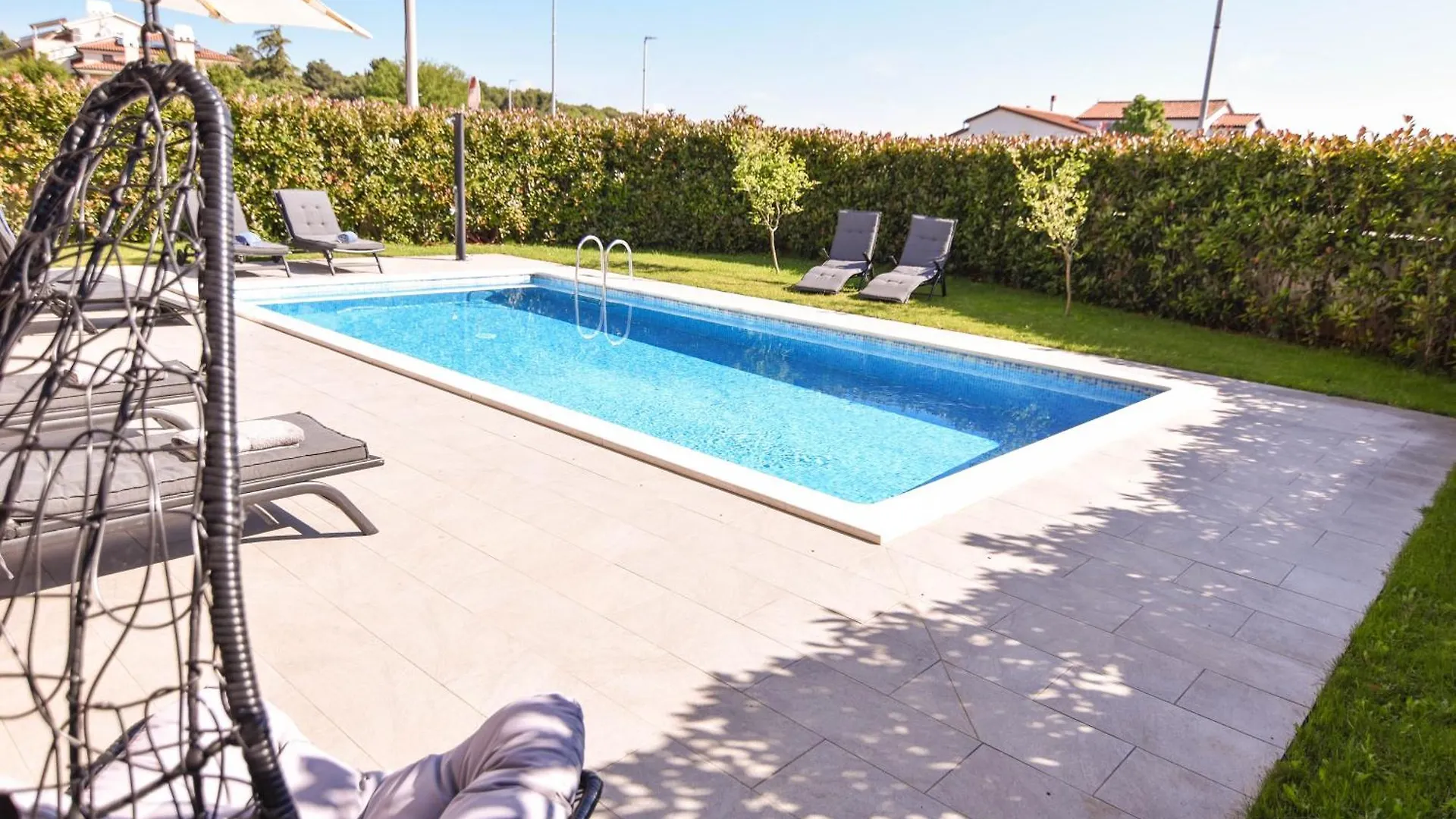 Luxury Apartment Grotta With Sea View And Swimming Pool Premantura